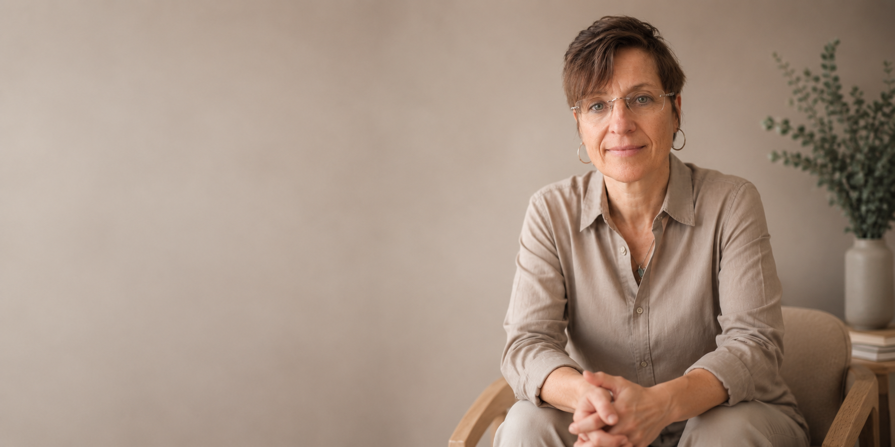 Christina Pillath im ruhigen Praxisambiente